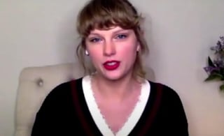 Después de una entrevista con Jimmy Kimmel el pasado 14 de diciembre, Taylor Swift se convirtió en tendencia en diferentes redes sociales al despertar la preocupación en sus fans por una supuesta señal de auxilio. (Especial) 