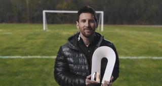 El capitán argentino del Barcelona, Lionel Messi, recibió este viernes el premio al Campeón de la paz 2020 que otorga Pace and Sports Awards, como reconocimiento por su juego limpio y su labor social. (ESPECIAL)