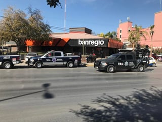Los hechos se registraron cerca de las 13:20 horas de este viernes a las afueras del Banregio ubicado sobre el bulevar Independencia y la calle Manzanillo de la colonia Granjas San Isidro.
(EL SIGLO DE TORREÓN)