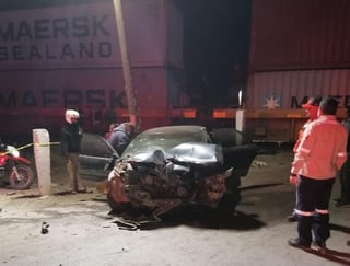 Un total de 10 integrantes de una familia resultaron lesionados luego de que el vehículo en el que viajaban fue impactado por el tren en el municipio de Francisco I. Madero, Coahuila. (EL SIGLO DE TORREÓN)