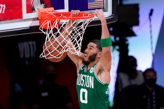Jayson Tatum ha brillado en sus tres campañas con Celtics. (ARCHIVO)
