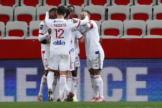 Lyon goleó 4-1 al Niza, y tiene 13 partidos seguidos sin perder.