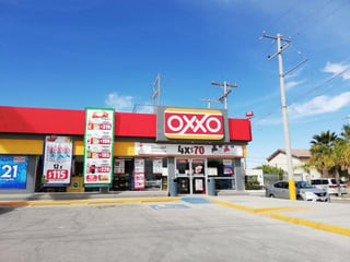 Un sujeto que portaba un arma de fuego, asaltó una tienda de convencía ubicada en la colonia Sección 38 de la ciudad de Torreón, se apoderó de dinero en efectivo y mercancía. (EL SIGLO DE TORREÓN)