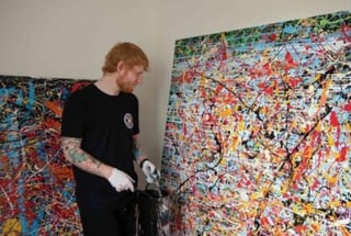 Tras un año de ausencia en la música, Ed Sheeran reapareció este domingo en las redes sociales para anunciar un 'regalo de navidad' para sus fans. (Especial) 