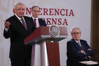 El presidente de México, Andrés Manuel López Obrador, aseguró este martes que la vacunación contra el COVID-19, que debería iniciar antes de que termine el año, será 'voluntaria' porque 'lo más importante es la libertad'.
(EL UNIVERSAL)