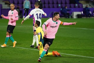 Lionel Messi marcó el tercer gol del Barcelona en la victoria 3-0 sobre Valladolid, para romper el empate que tenía con Pelé, como el jugador que ha marcado más tantos con un mismo club. (AP)
