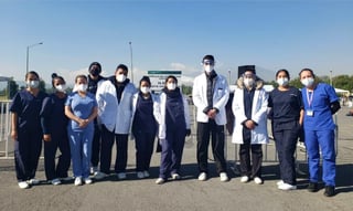 Una dosis de tranquilidad y confianza para seguir trabajando fue la que recibieron este jueves cientos de médicos que accedieron a la vacuna contra el coronavirus en la 22 Zona Militar Santa María Rayón en Toluca, Estado de México. (EL UNIVERSAL)