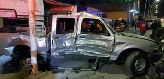 Un fuerte accidente se registró la noche del martes sobre el bulevar Tecnológico, del fraccionamiento San Carlos, del municipio de Lerdo. (EL SIGLO DE TORREÓN)