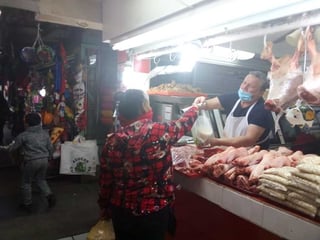 Los días 30 y 31 de diciembre e incluso el primero de enero mucha gente acude a comprar carne para asar y los alimentos que acompañan a la carne. (EL SIGLO DE TORREÓN) 