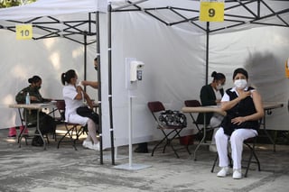 El Gobierno mexicano ha pagado ya 6,500 millones de pesos (más de 310 millones de dólares) para las vacunas contra la COVID-19, reveló este jueves Arturo Herrera, titular de la Secretaría de Hacienda y Crédito Público (SHCP). (ARCHIVO)