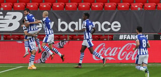 Cristian Portugués (7) celebra luego de marcar el único tanto, en la victoria de Real Sociedad 1-0 sobre Athletic de Bilbao.