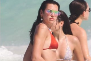 La cantante Dua Lipa ha causado sensación en redes sociales en las últimas horas tras ser vista disfrutando de las playas de Tulum, México con algunas amigas. (Especial) 