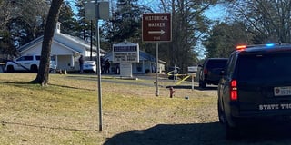 Una persona falleció y varias más resultaron heridas este domingo en un tiroteo que tuvo lugar en la Iglesia Metodista de Starrville, en la localidad de Winona, en Texas, según confirmó en un comunicado el gobernador del estado, Greg Abbott. (ESPECIAL) 
