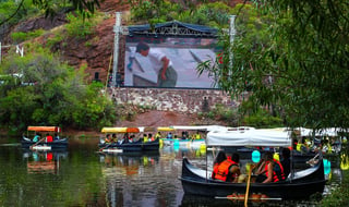 Novedad. El Guanajuato International Film Festival (GIFF) colocó una pantalla en la presa de la Olla.