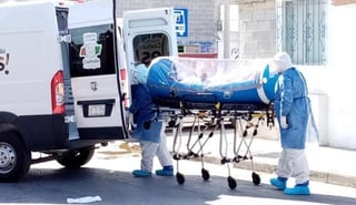 Las ambulancias están equipadas con cápsulas especiales para trasladar a los pacientes con COVID. (CORTESÍA)