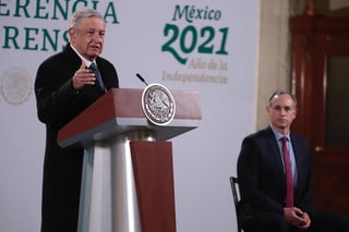 López Obrador dijo que el 11 de enero llegará un lote de 400 mil vacunas de Pfizer, por lo que la próxima semana empezará la distribución de vacunas en todo el país. (EL UNIVERSAL)