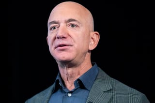 Jeff Bezos, director general de Amazon y el hombre más acaudalado del mundo, realizó la mayor donación caritativa de 2020, un donativo de 10,000 millones de dólares con el objetivo de ayudar a combatir el cambio climático, según el reporte de una publicación especializada. (ARCHIVO) 

