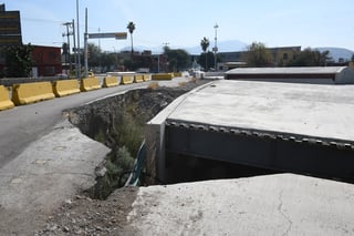 El alcalde de Torreón declaró que el retraso en las obras del proyecto Metrobús Laguna se debe a 'negligencia' del Gobierno estatal. (FERNANDO COMPEÁN)