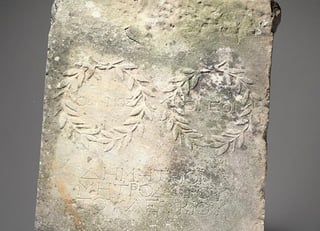 Determinaron que era una placa de mármol del siglo II d.C. (INTERNET)