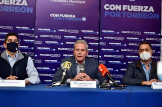 Marcelo Torres Cofiño presentó hoy jueves su registro oficial como precandidato a la candidatura por la alcaldía de Torreón, esto ante el Partido Acción Nacional en Coahuila. (ERICK SOTOMAYOR)