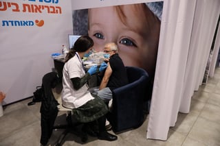 Israel tuvo que disminuir la vacunación para mantener reservas. (EFE) 