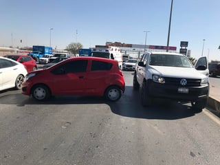 Al medio día de este viernes se registró un accidente múltiple sobre el periférico Raúl López Sánchez de la ciudad de Torreón, frente a las instalaciones de la Feria. (EL SIGLO DE TORREÓN)