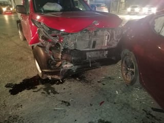 Una mujer resultó lesionada luego de protagonizar un accidente vial frente al fraccionamiento Los Nogales de la ciudad de Torreón. (EL SIGLO DE TORREÓN)
