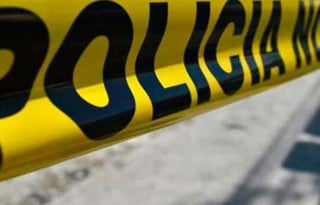 Cuatro hombres, que previamente habían sido detenidos por policías estatales, fueron atacados a tiros esta mañana en las inmediaciones de la delegación de la Fiscalía General de la República (FGR) del puerto de Coatzacoalcos, en Veracruz. (ESPECIAL) 