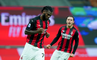 Franck Kessié anotó el segundo tanto del Milan, en la victoria 2-0 sobre el Torino, con lo que amplió a 4 puntos su ventaja sobre el Inter.