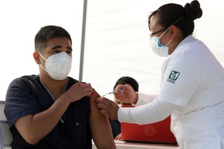 López Obrador pidió no ser alarmistas ante la llegada de la nueva cepa de coronavirus al país, asegurando que puede ser neutralizada con las vacunas que ya se han desarrollado. (ARCHIVO)