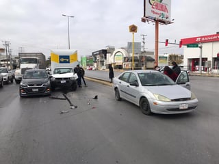 El accidente ocurrió cerca de las 12:00 horas sobre el bulevar Independencia, a la altura de la calle Arista de la zona Centro de la ciudad. (EL SIGLO DE TORREÓN)