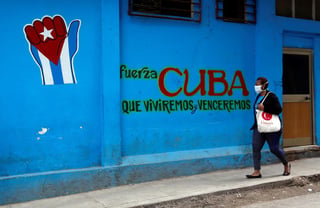 Cuba mantuvo este martes la tendencia al alza de contagios del coronavirus SARS-CoV-2 y batió su quinto récord consecutivo de casos diarios al registrar 487 nuevos positivos, 44 importados, para un total de 15,494 desde marzo pasado. (ARCHIVO) 
