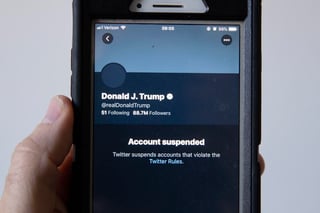 Desde que suspendió la cuenta del presidente saliente de Estados Unidos, Donald Trump, las acciones de Twitter no han dejado de caer en Wall Street, donde este martes perdieron un 2,37 %. (ARCHIVO) 
