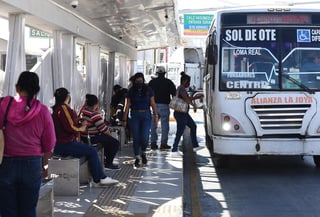 Actualmente el pasaje en Torreón tiene un costo de 13 pesos con pago en efectivo. (ARCHIVO)