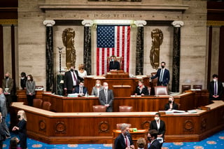  La Cámara de Representantes votó hoy, por 232 votos a favor –incluyendo 10 republicanos- y 197 en contra iniciar un juicio político contra el presidente de Estados Unidos, Donald Trump, por su papel en la irrupción violenta en el Capitolio, el pasado 6 de enero. (ESPECIAL) 