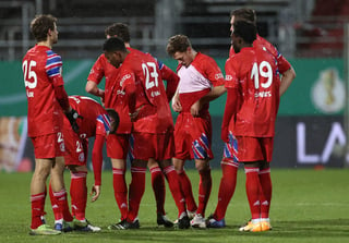 Bayern Múnich cayó en penales 6-5 con el Holstein Kiel de la segunda división, y quedó eliminado de la Copa de Alemania. (AP)