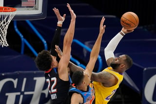 Por primera vez en la historia de la franquicia, los Lakers inician una campaña con marca de 7-0 jugando como visitantes. (AP)
