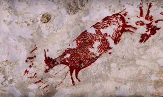 La pintura rupestre figurativa más antigua del mundo es la imagen de un cerdo verrugoso pintada hace 45,500 años en una cueva de la isla indonesia de Célebes y descubierta por un grupo de arqueólogos australianos e indonesios, según informaron fuentes científicas. (ESPECIAL) 