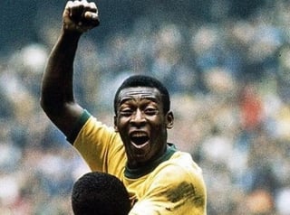  Un documental que cuenta la vida de Edson Arantes do Nascimento 'Pelé' llegará a la plataforma de streaming Netflix en febrero, anunció este jueves el futbolista más famoso de Brasil. (ESPECIAL)

