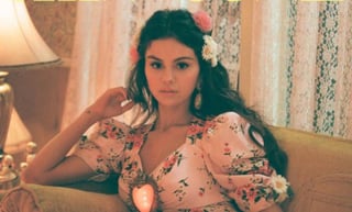Selena Gomez ha emocionado a sus fans latinos con el anuncio de una nueva canción en español. (INSTAGRAM) 