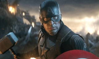 Ahora que la puerta del multiverso se ha abierto en los estudios de Marvel, la compañía quiere contar con sus mejores elementos, incluso si están “retirados”. Este es el caso de Chris Evans, quien tras finalizar su contrato con la franquicia después de Avengers: Endgame, podría retomar su papel como “Capitán América”. (ESPECIAL) 
