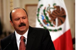 El exgobernador sostiene que su vida está en peligro en México.