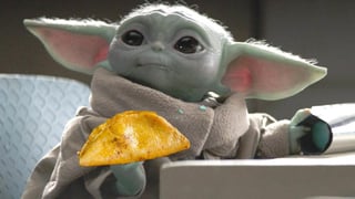 El simpático personaje 'Baby Yoda' vuelve a dar de qué hablar entre el público de las redes sociales. 