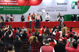 Se registró Román Alberto Cepeda como precandidato a la alcaldía municipal de Torreón, esto ante la Comisión de Procesos Internos del Partido Revolucionario Institucional (PRI) de Coahuila. (EL SIGLO DE TORREÓN)