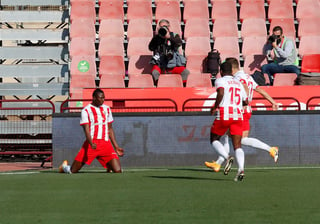 Almería goleó 5-0 al Alavés de Primera División.