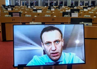 El líder opositor ruso Alexandr Navalni partió hoy de regreso a Moscú desde Alemania, tal como había anunciado unos días atrás, cinco meses después del intento de envenenamiento del que acusa al presidente ruso, Vladímir Putin. (ARCHIVO)