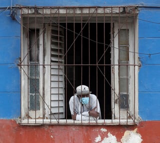 Cuba batió su máximo de casos positivos de COVID-19 diagnosticados en una jornada al anunciar este domingo 650 nuevos contagios, la cifra más alta desde el comienzo de la pandemia, con lo que acumula 18,151 confirmados, según el recuento diario del Ministerio de Salud Pública (Minsap). (ARCHIVO) 
