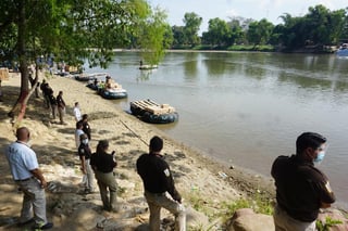 El Instituto Nacional de Migración (INM) de México restringió este domingo el paso de cientos de guatemaltecos que buscaban ingresar al país por el río Suchiate de manera irregular para hacer compras, actividades turísticas y comerciales. (ESPECIAL)

