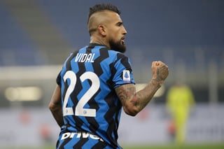 Arturo Vidal marcó el primer gol del Inter ante la Juve. (AP)