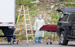 Estados Unidos, el país más afectado del mundo por la pandemia de la COVID-19 con más de 24 millones de contagios confirmados, rebasó este martes la cifra de 400,000 muertes, según el último recuento independiente de la Universidad Johns Hopkins. (ARCHIVO) 
